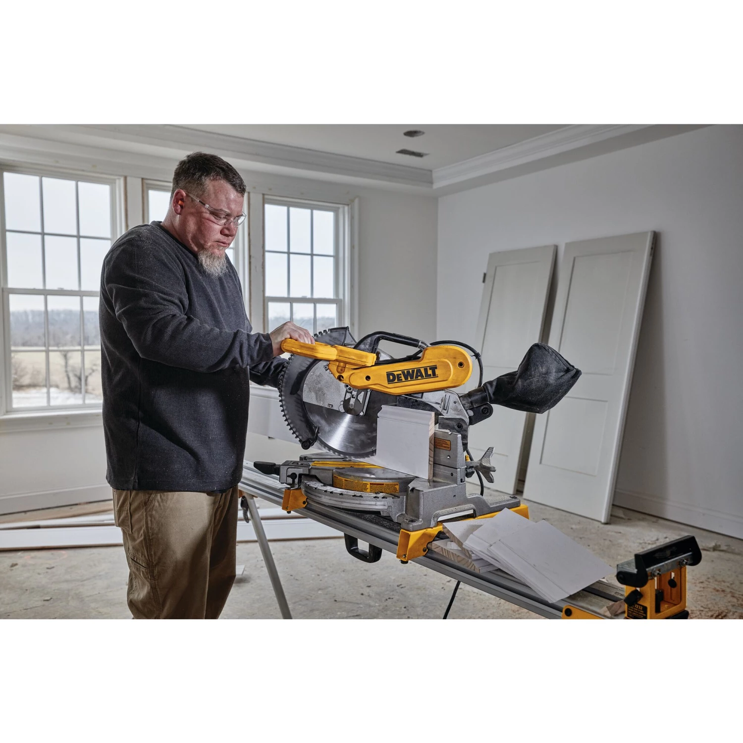 New 👏 DEWALT Miter Saws 12-in 15 Amps Dual Bevel Compound Corded Miter Saw 😍 - Image 15