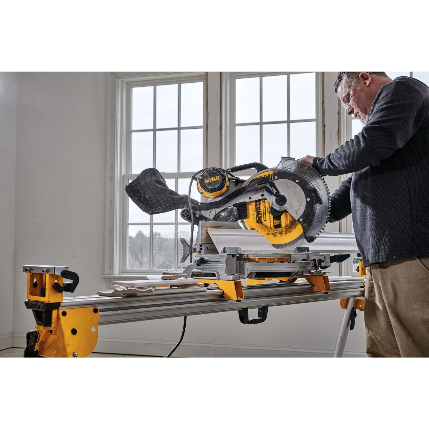 New 👏 DEWALT Miter Saws 12-in 15 Amps Dual Bevel Compound Corded Miter Saw 😍 - Image 16